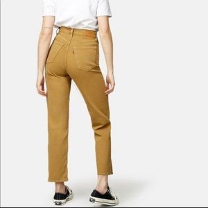 Levi’s Ribcage High Rise Button Fly Size 28 Tan